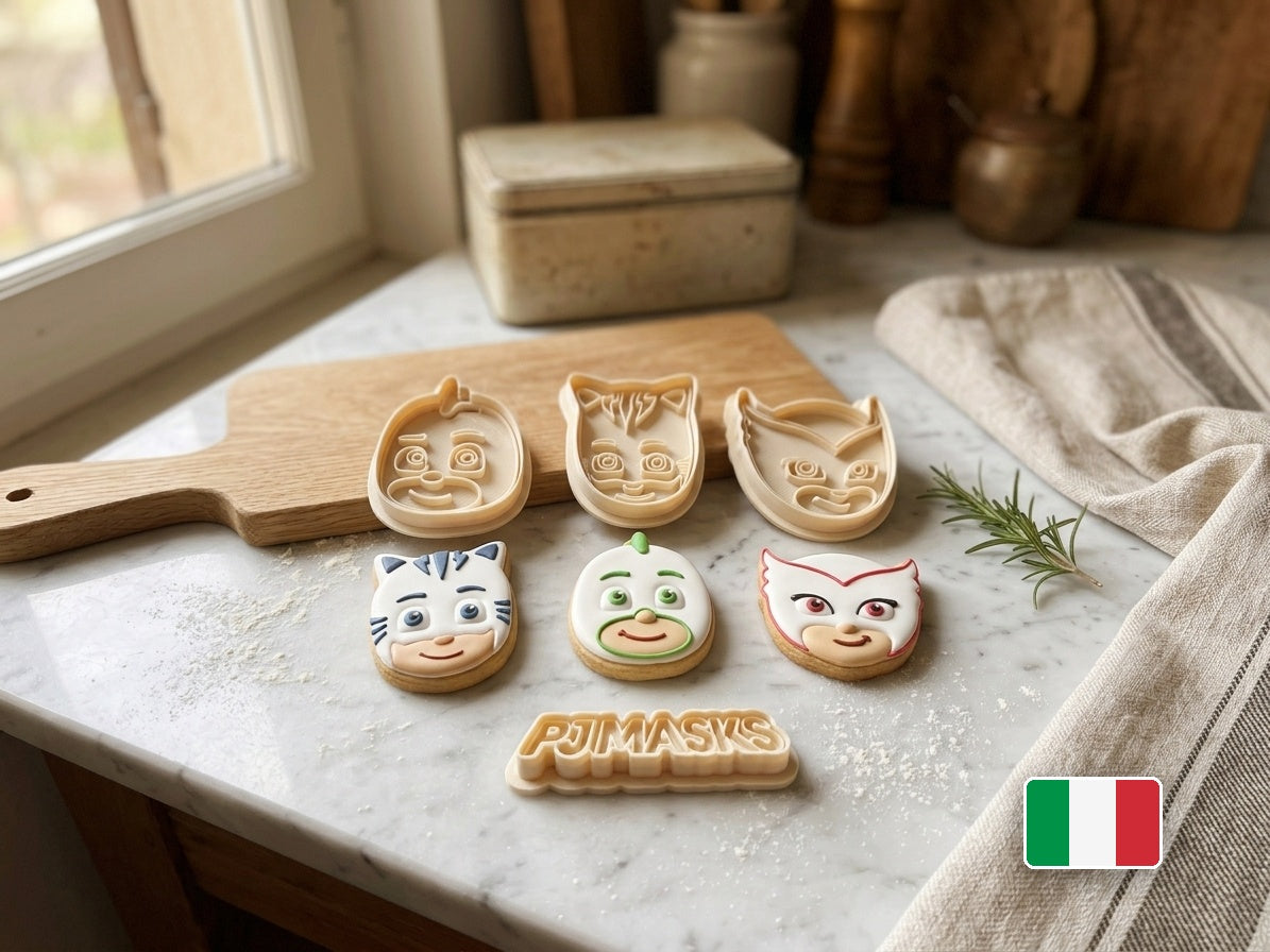 Tagliabiscotti PJ Masks in cucina, stile italiano